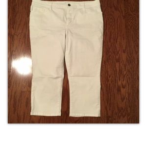 St. John’s Bay Women’s Size 16P White Jeans Crop